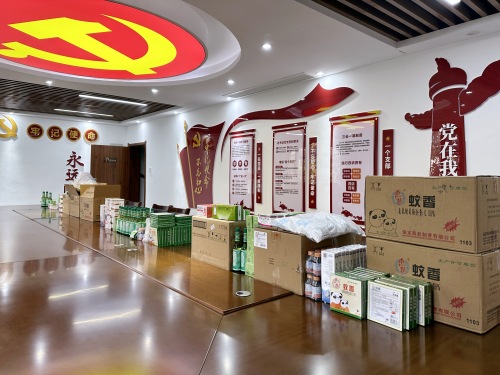 人文關(guān)懷丨公司開展“夏送清涼”慰問活動